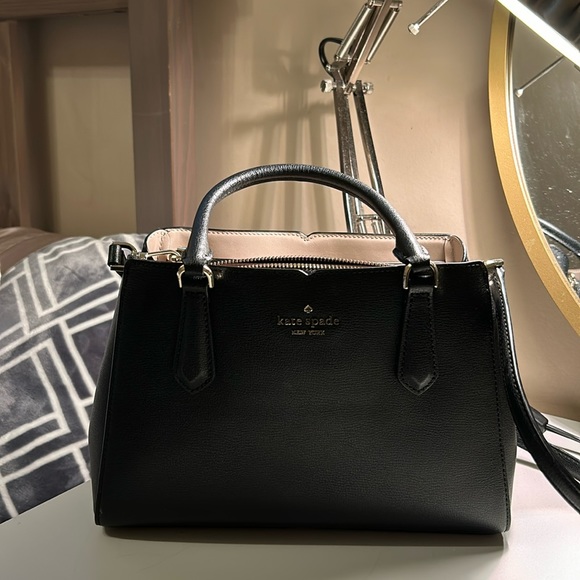 Kate spade purse! - Picture 1 of 6